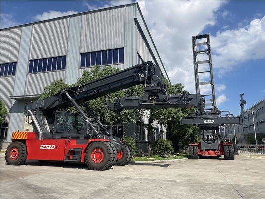 20ft & 40ft 화물 컨테이너 스택어 커민스 엔진 ZF 5WG261 AUTO 변속기